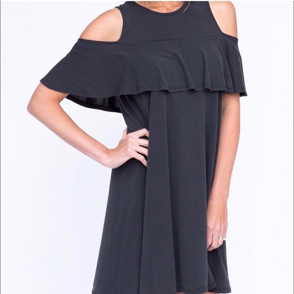 Agnes & Dora Black Cold Shoulder Tunic Size XS - Picture 2 of 6